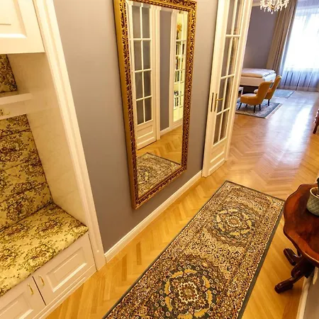 Apartamento Tabán Art Appartmann