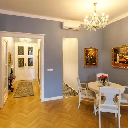 Tabán Art Appartmann Apartamento *